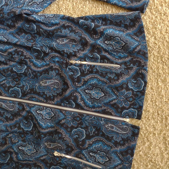 Harve Benard Petite Medium Black & Blue Paisley Print Blazer - Picture 2 of 6